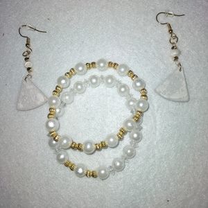 2 Bracelet and pair of earrings.